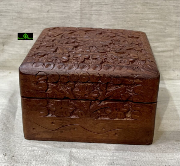 0177CRH- 4" WOODEN HAND CARVED BOX